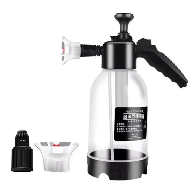 Pulverizador de Espuma para Lavado de Coche 2L con tapa y boquilla, ideal para limpieza efectiva de vehículos.