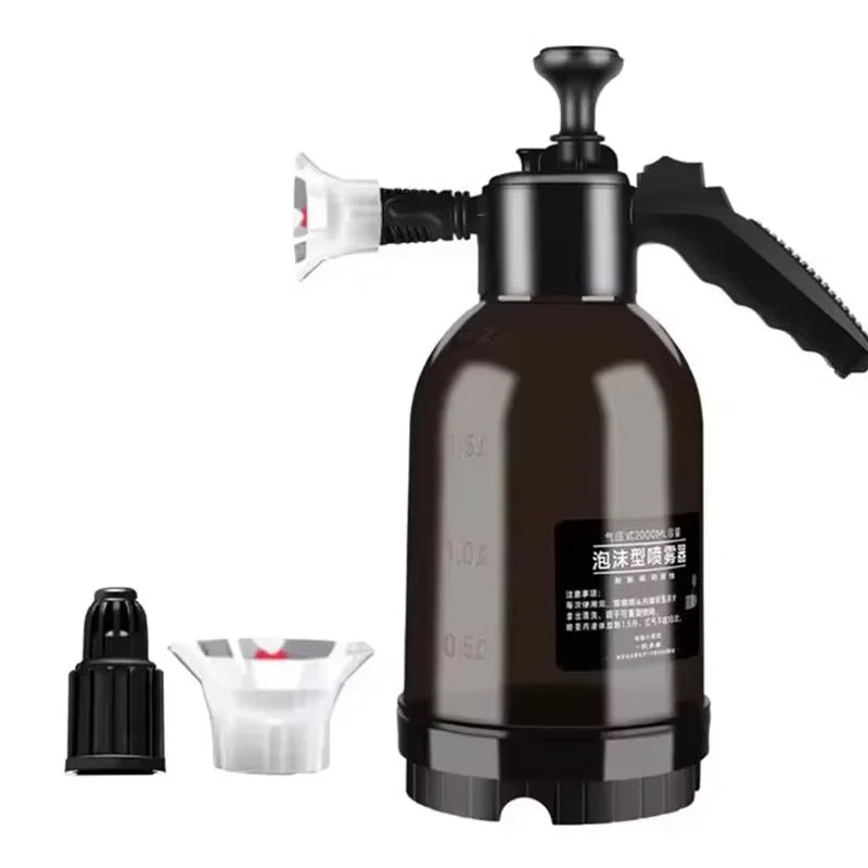 Pulverizador de Espuma para Lavado de Coche 2L con diseño de presión manual y accesorios incluidos.